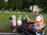 Ein Rettungswagen zu Besuch in der Kita „Villa Kunterbunt“